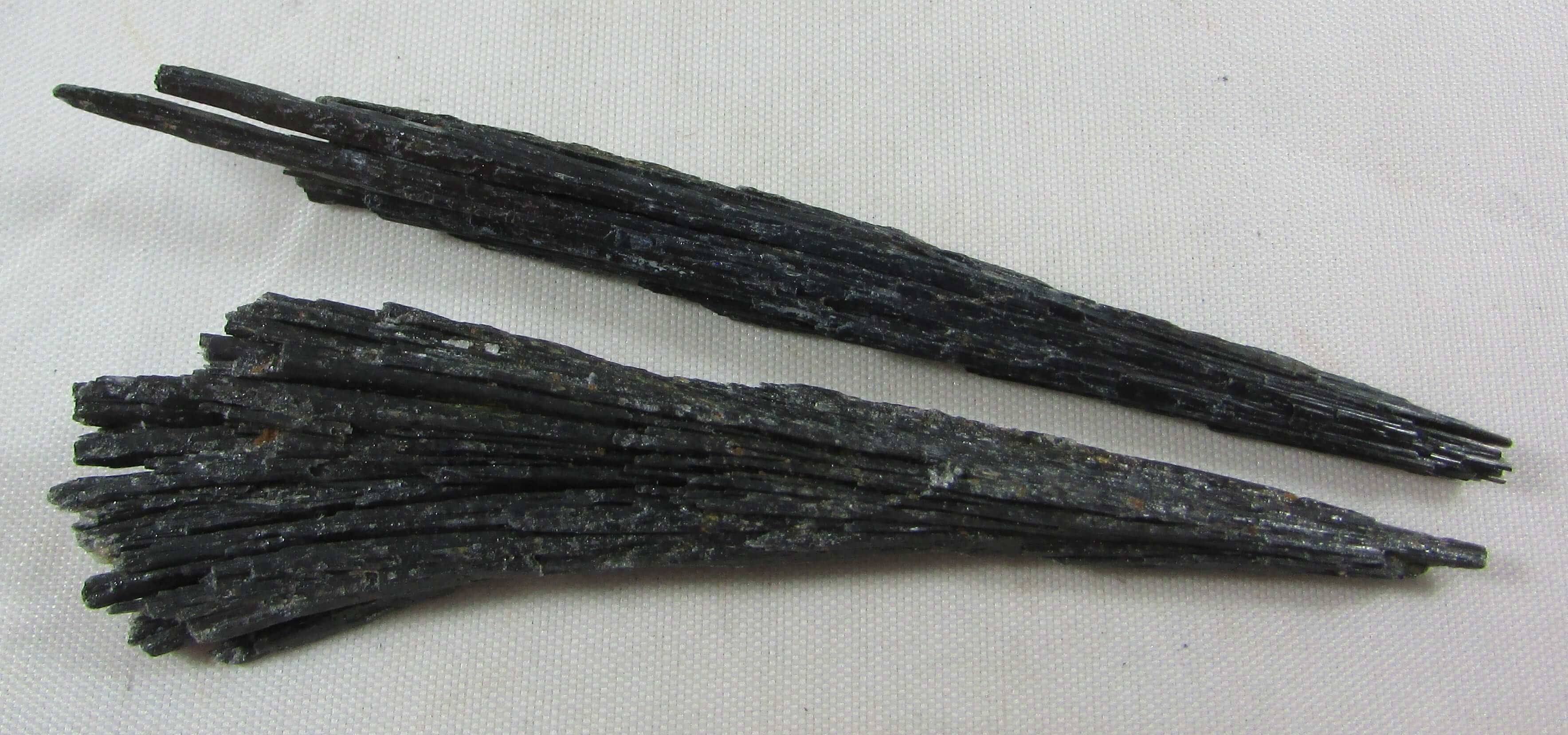 Black Kyanite Fan (Witch’s Broom) – Conscious Awareness, Life‑Purpose Clarity & Master Energy Clearing