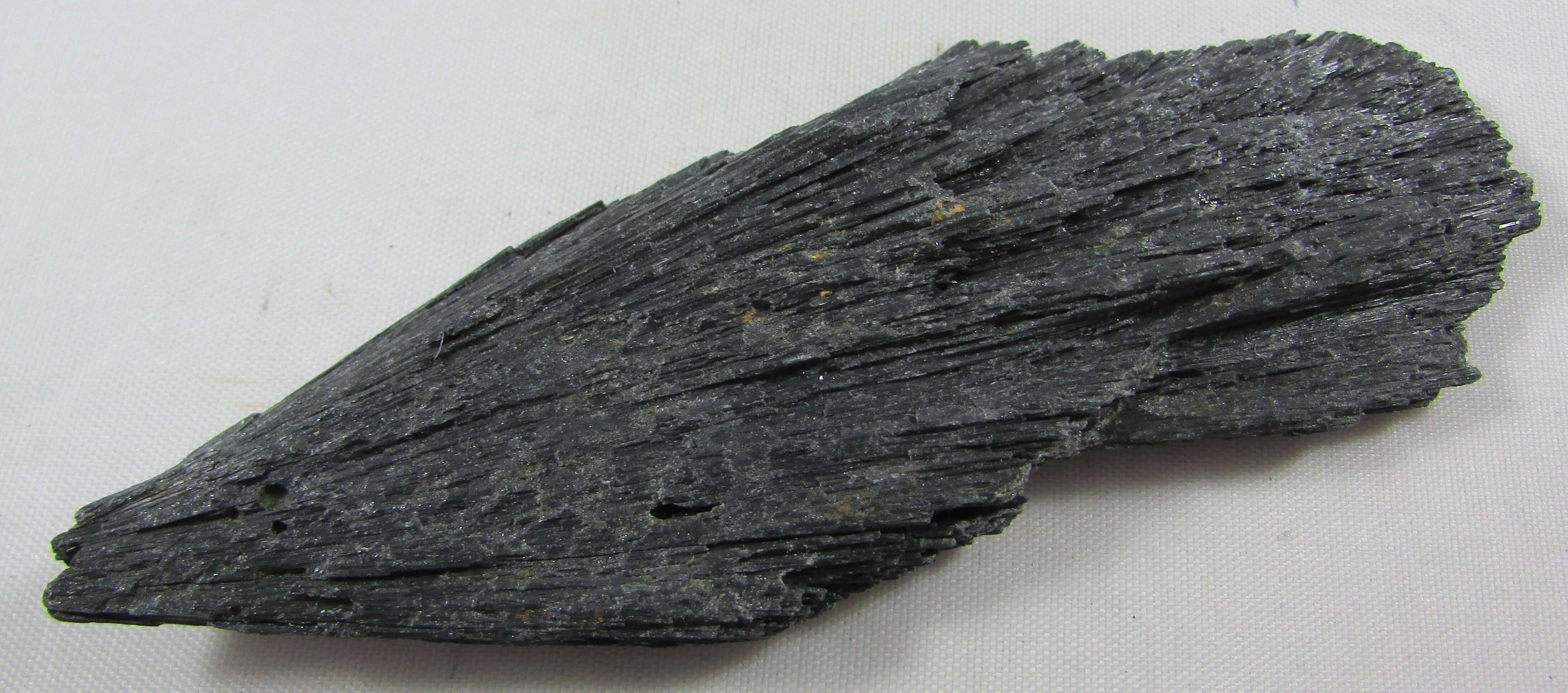 Black Kyanite Fan (Witch’s Broom) – Conscious Awareness, Life‑Purpose Clarity & Master Energy Clearing