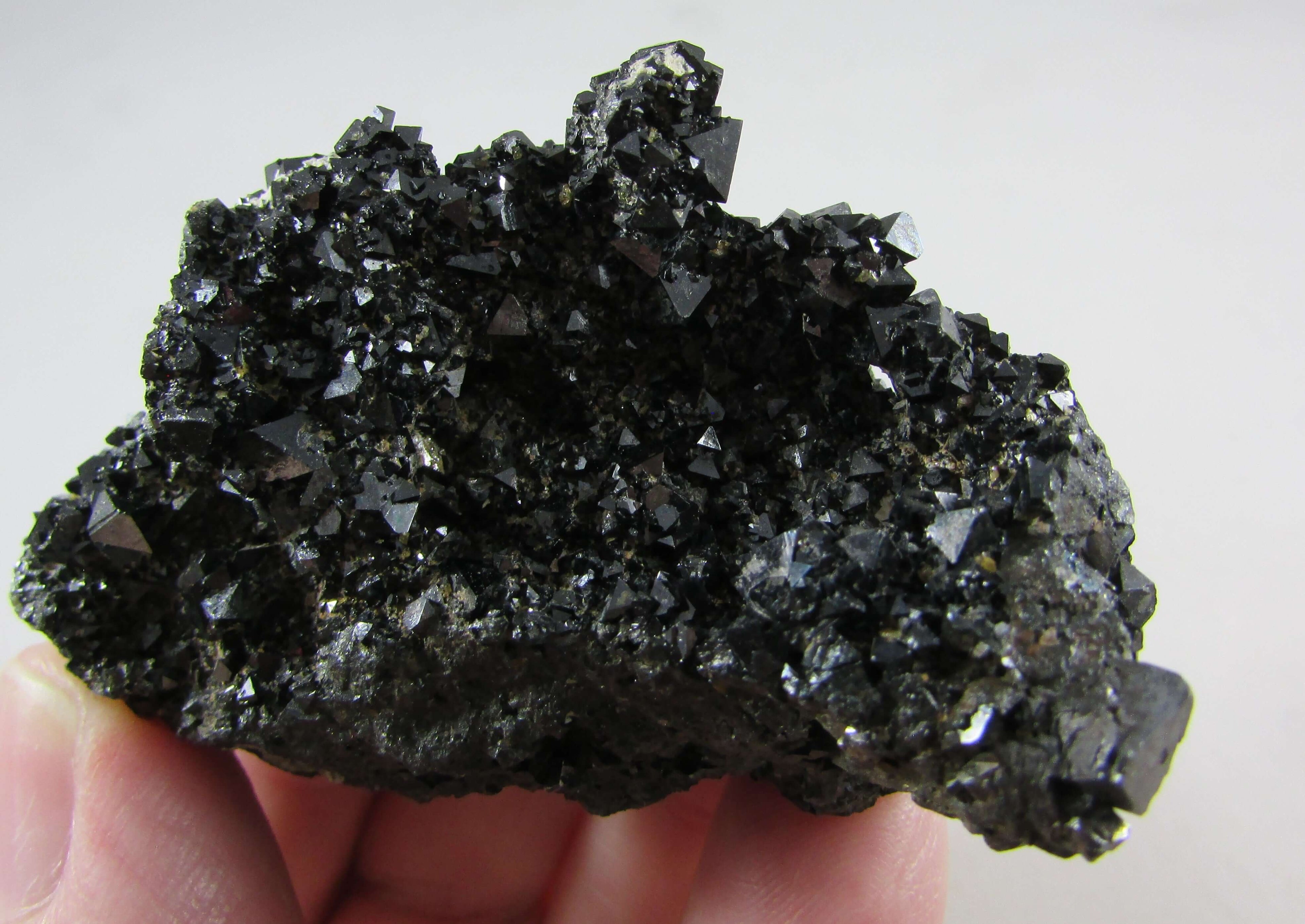 Magnetite Sparkly Cluster (Lodestone) – Magnetic Attraction, Grounding & Burnout Protection