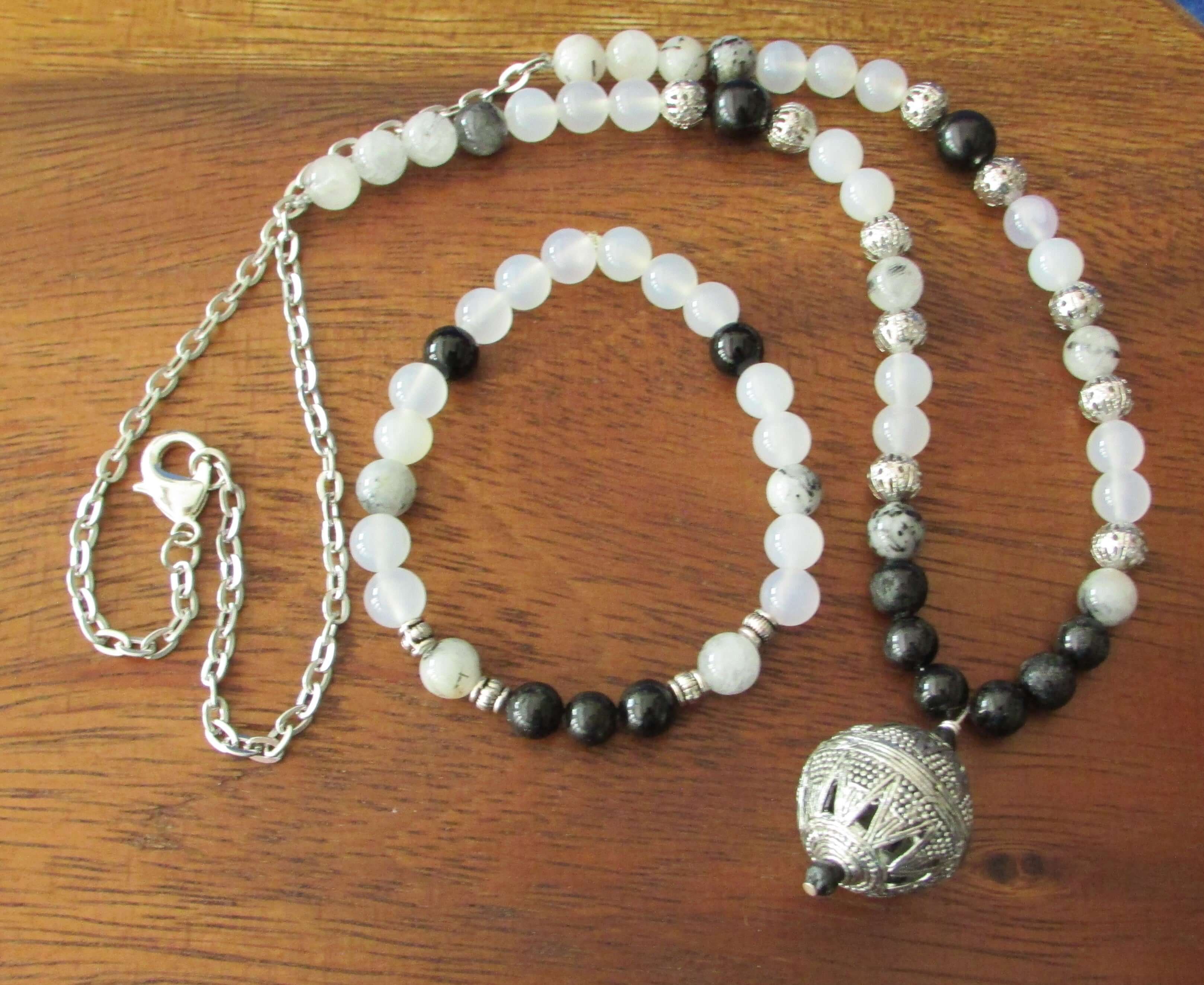 Grounded Courage Crystal Healing Set – Tourmalinated Quartz, White Agate & Black Tourmaline