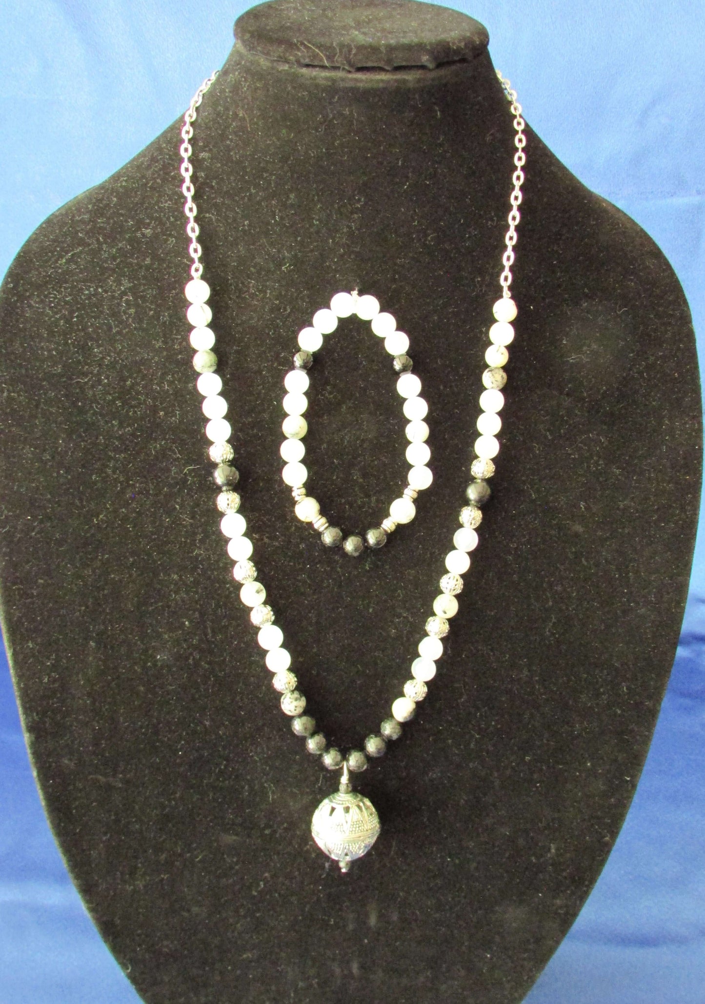 Grounded Courage Crystal Healing Set – Tourmalinated Quartz, White Agate & Black Tourmaline