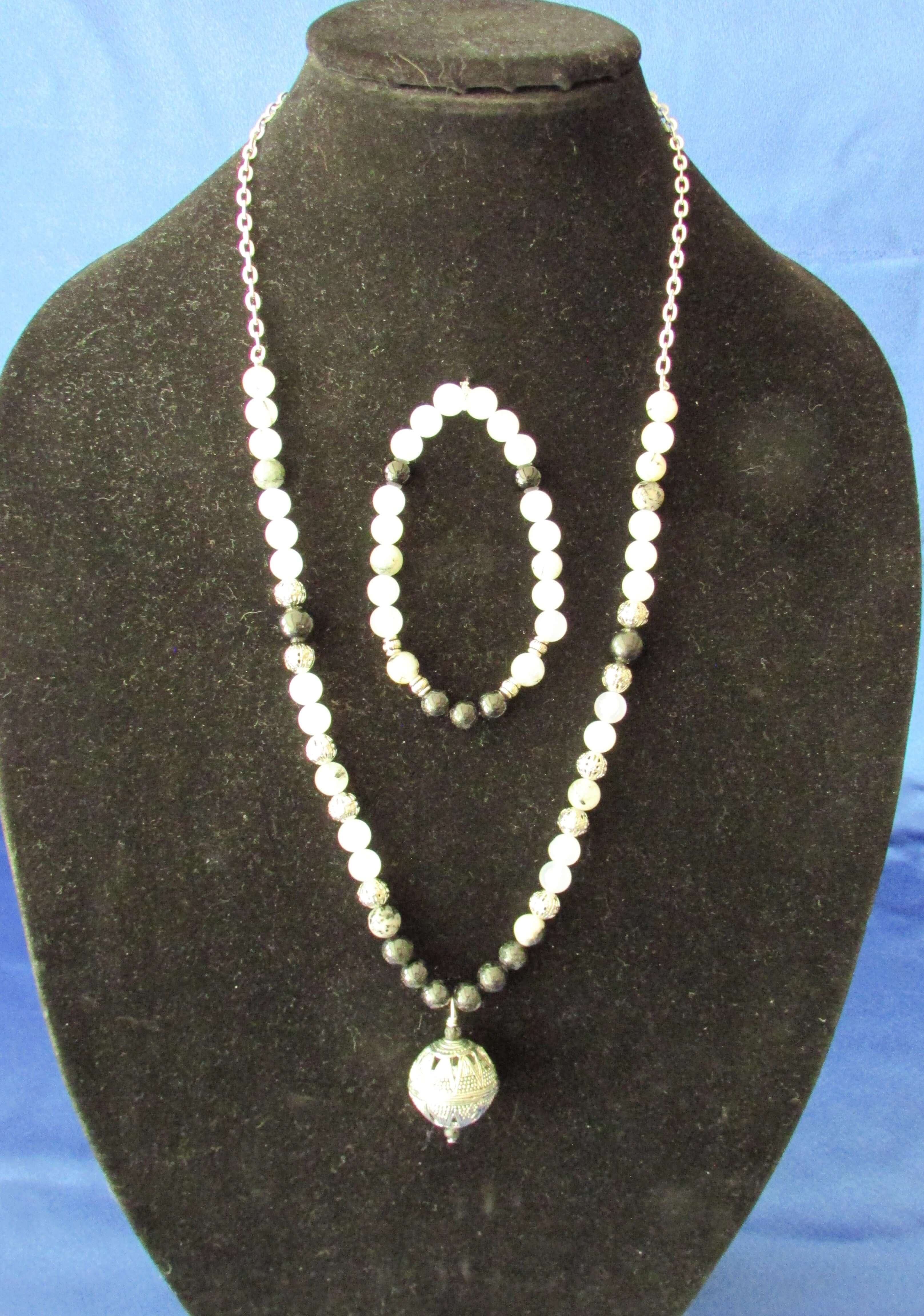 Grounded Courage Crystal Healing Set – Tourmalinated Quartz, White Agate & Black Tourmaline