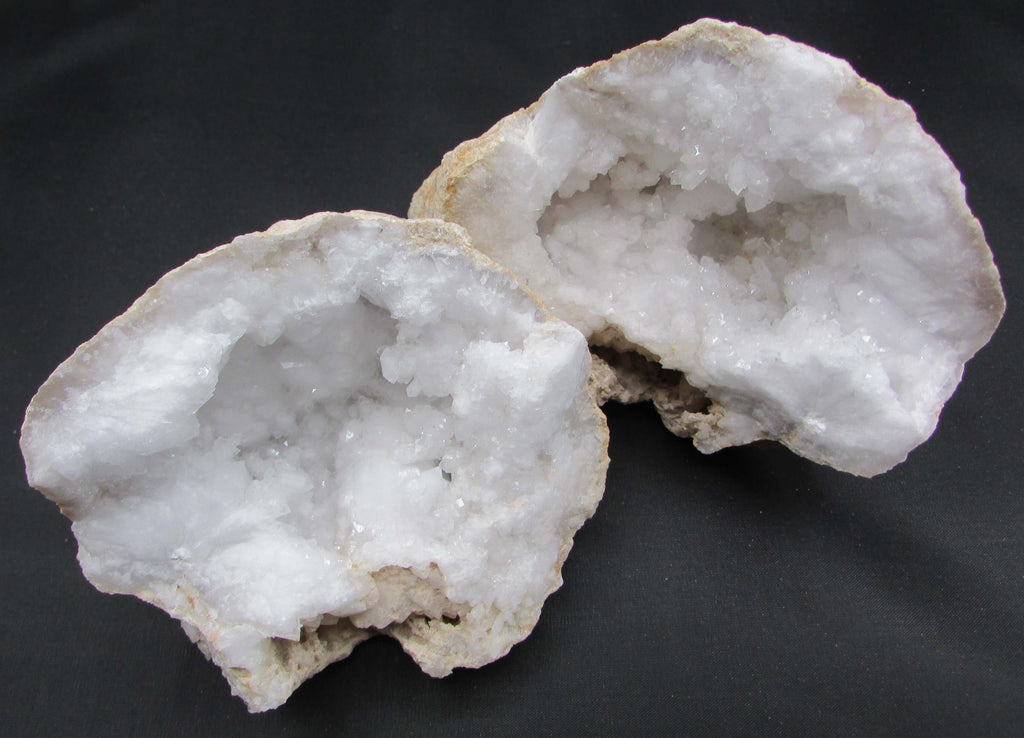 Snow Quartz Geode – Spiritual Growth, Meditation, Chakra Balance [MOU152]