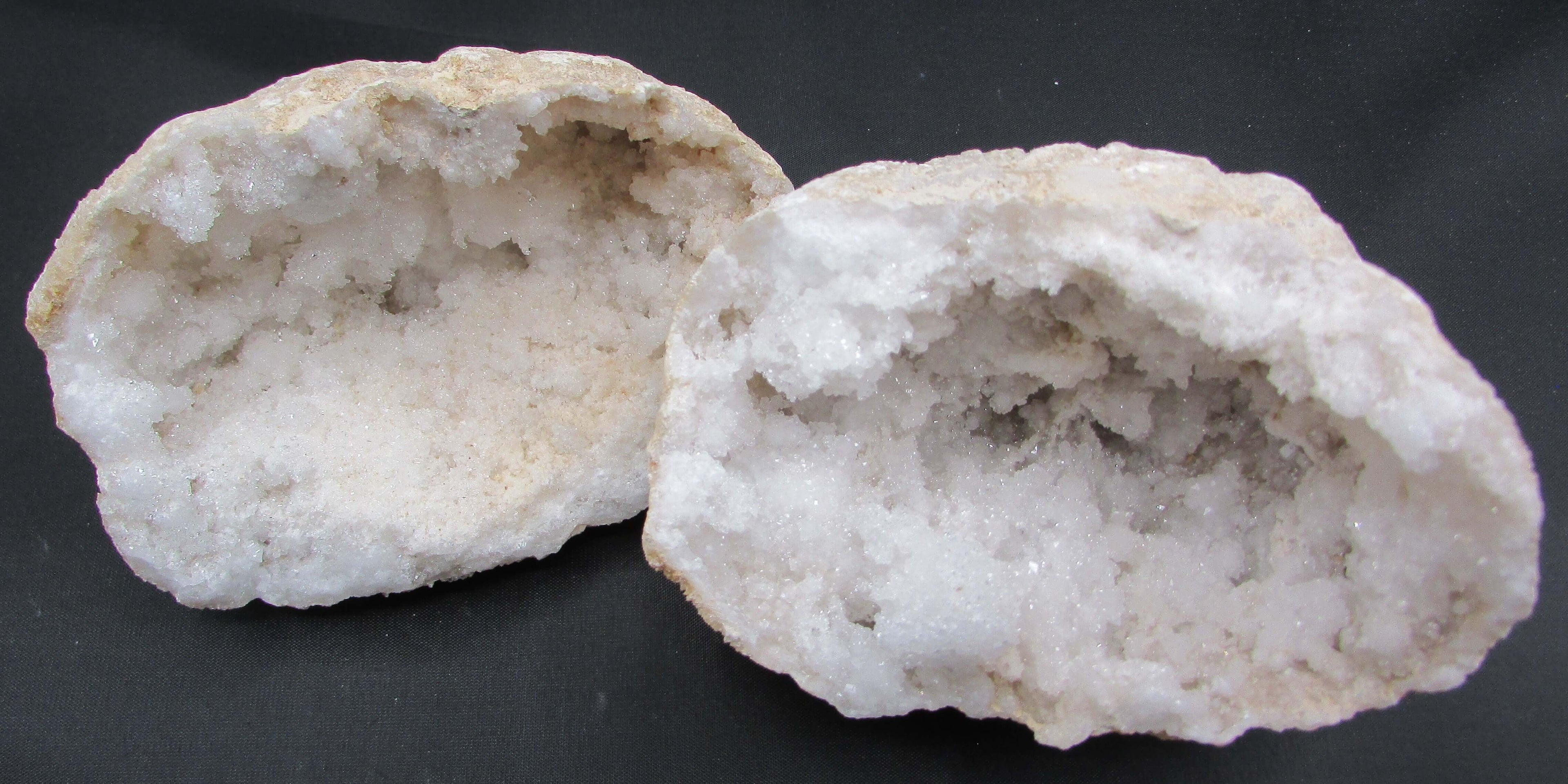 Snow Quartz Geode – Clarity, Transformation, Chakra Balance [MOU154]