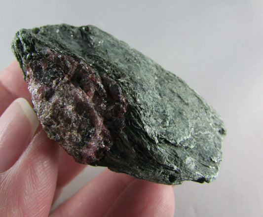 garent fuchsite crystal, rough crystal mineral brazil