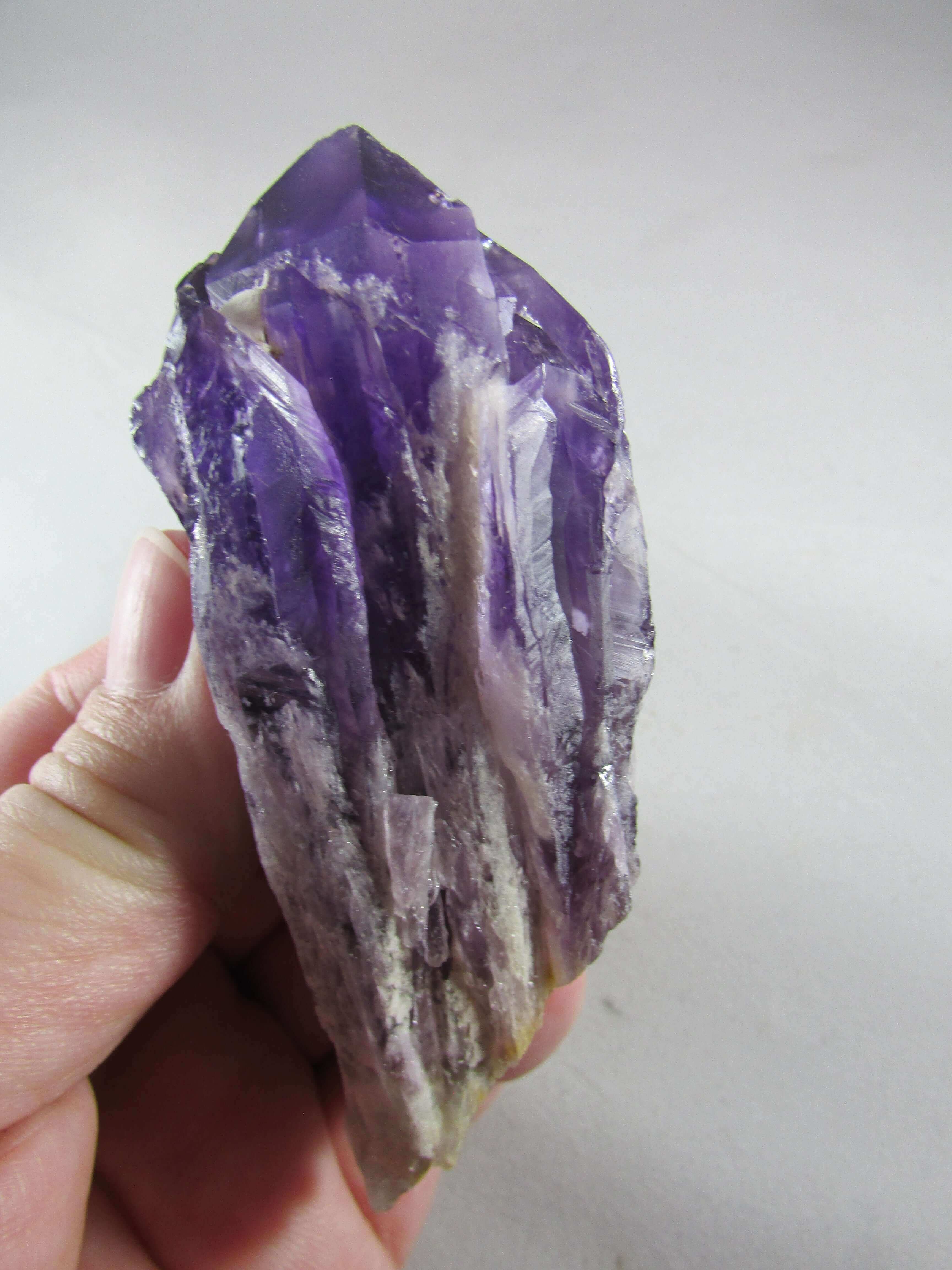 Bahia Amethyst Elestial Root – AURA salt cave and wellness