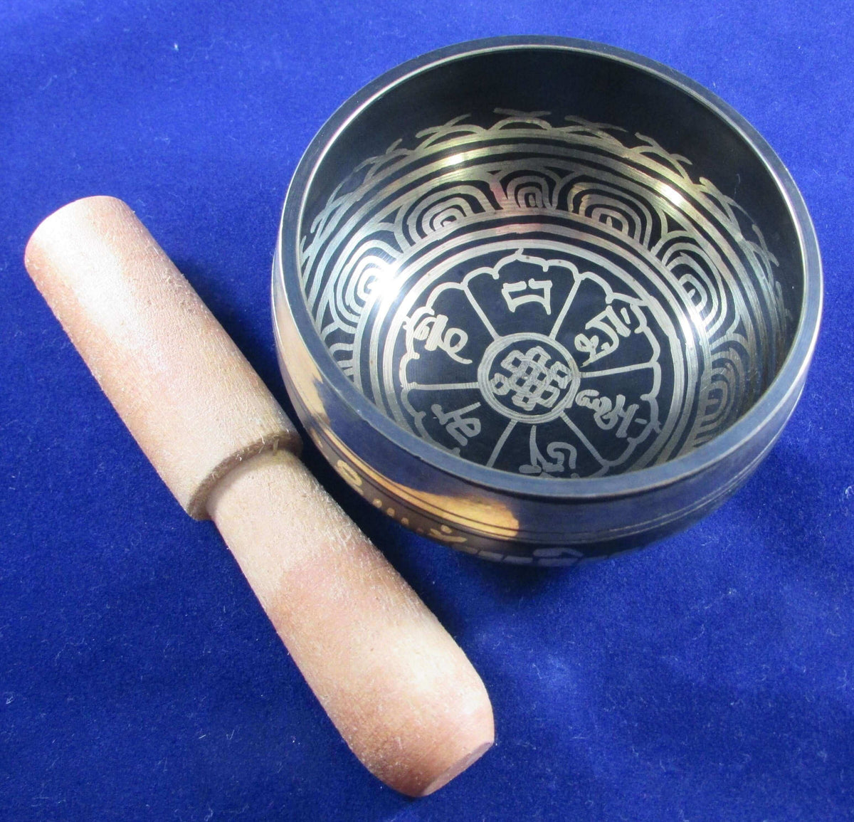 Mani Padme Om Singing Bowl — Black & Gold Finish, Himalayan Meditation, Sacred Sound Healing Instrument
