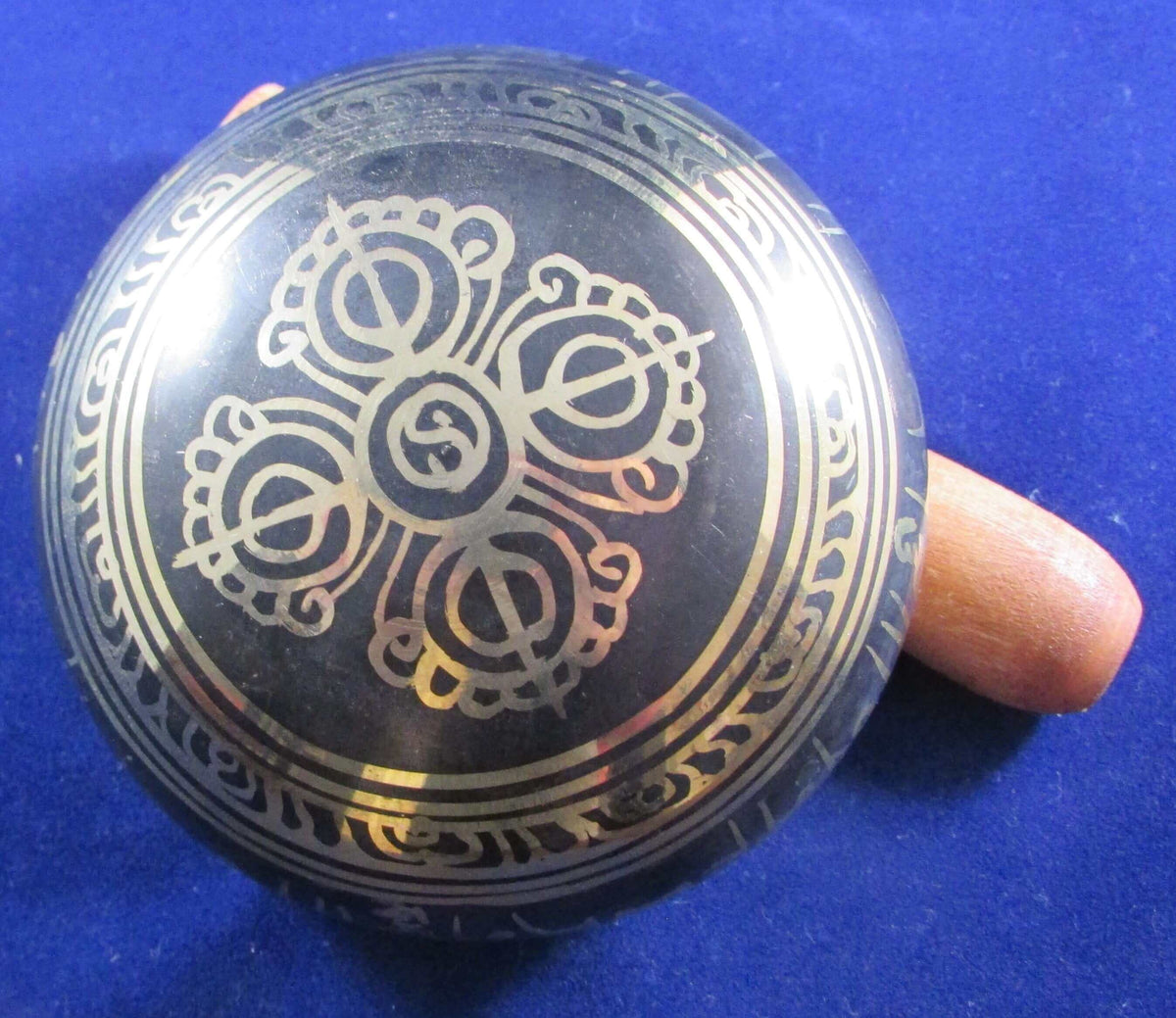 Mani Padme Om Singing Bowl — Black & Gold Finish, Himalayan Meditation, Sacred Sound Healing Instrument